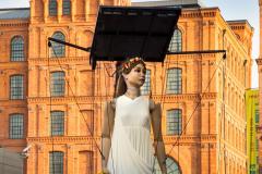 marioneta-gigante-femenina-euterpe-1